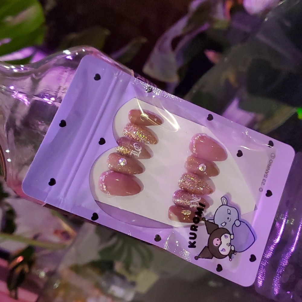 Hand-painted gel nail tips